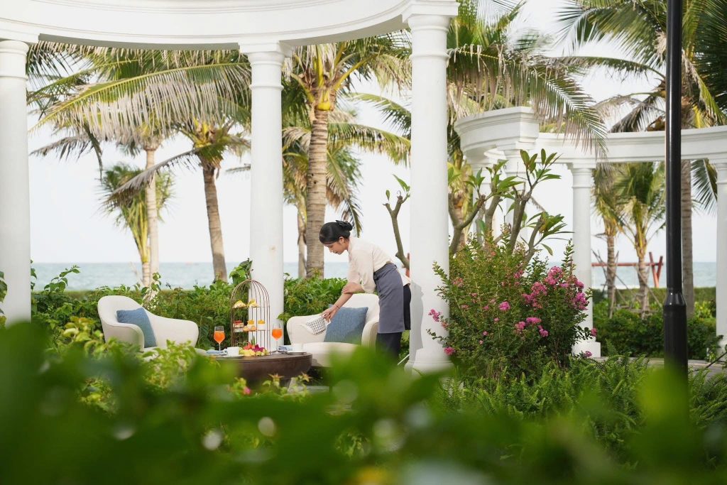 Thưởng trà thi vị tại khu vườn xanh mát Costamigo Phan Thiết