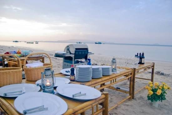 Tiệc BBQ trên biển
