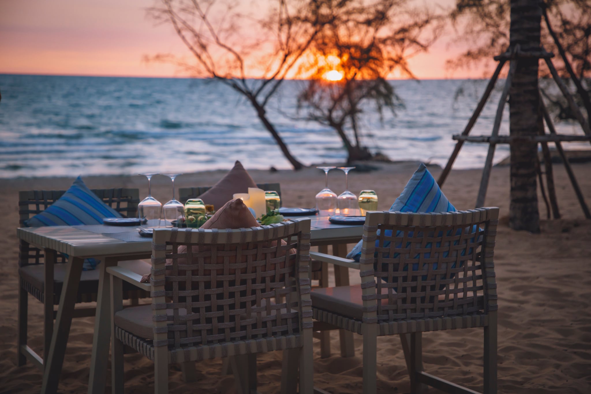 Crowne Plaza Phú Quốc không gian ăn uống view biển