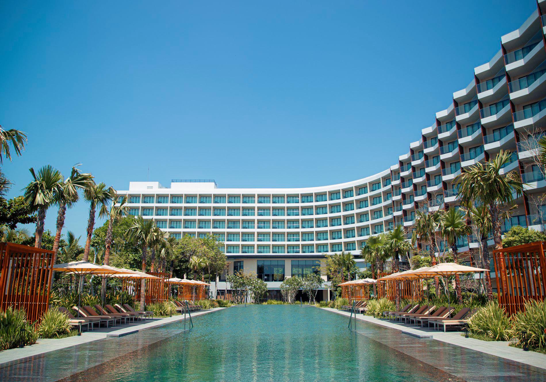 Crowne Plaza Phú Quốc hồ bơi Olympic