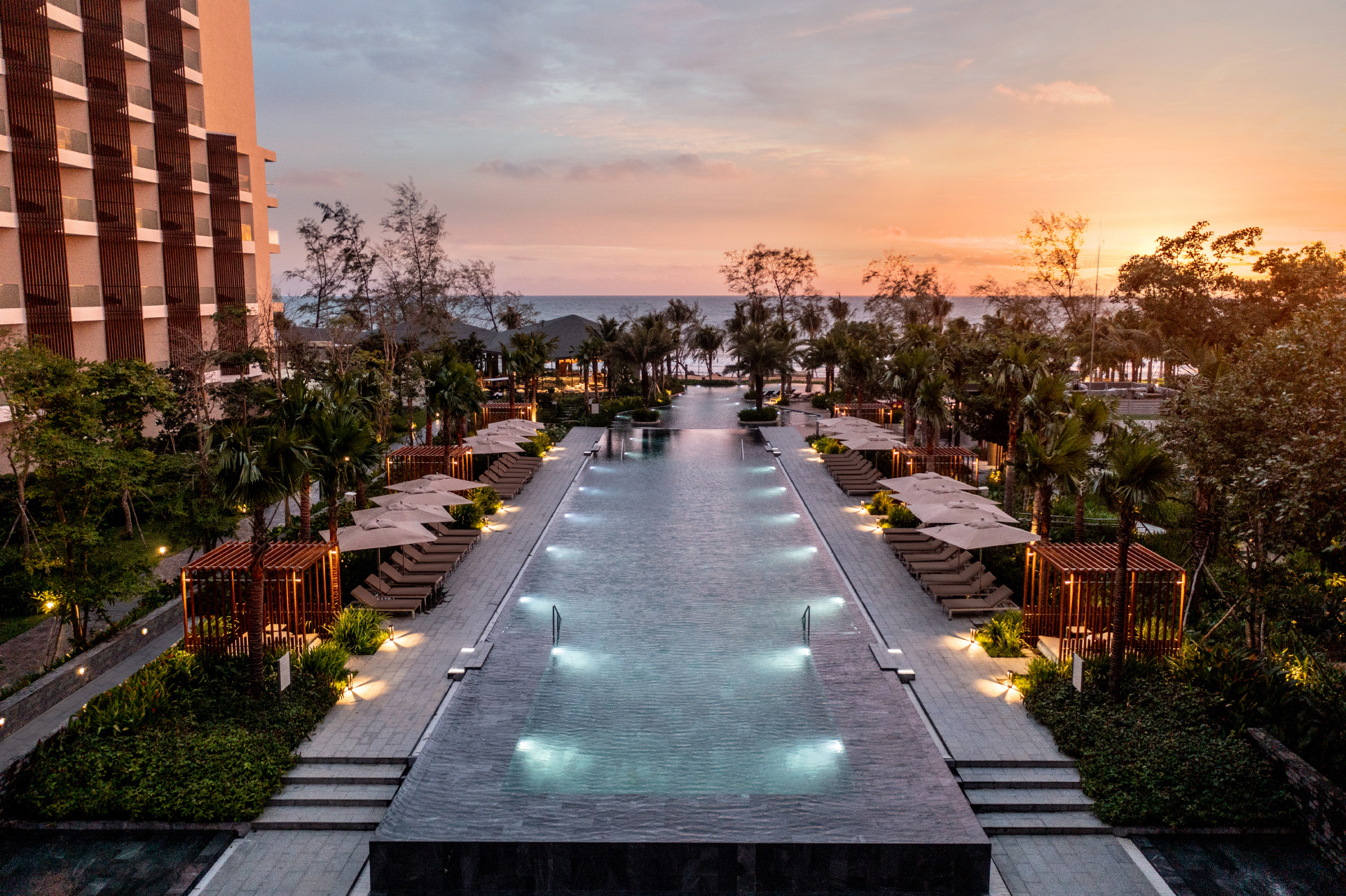 Hồ bơi Crowne Plaza Phú Quốc Starbay