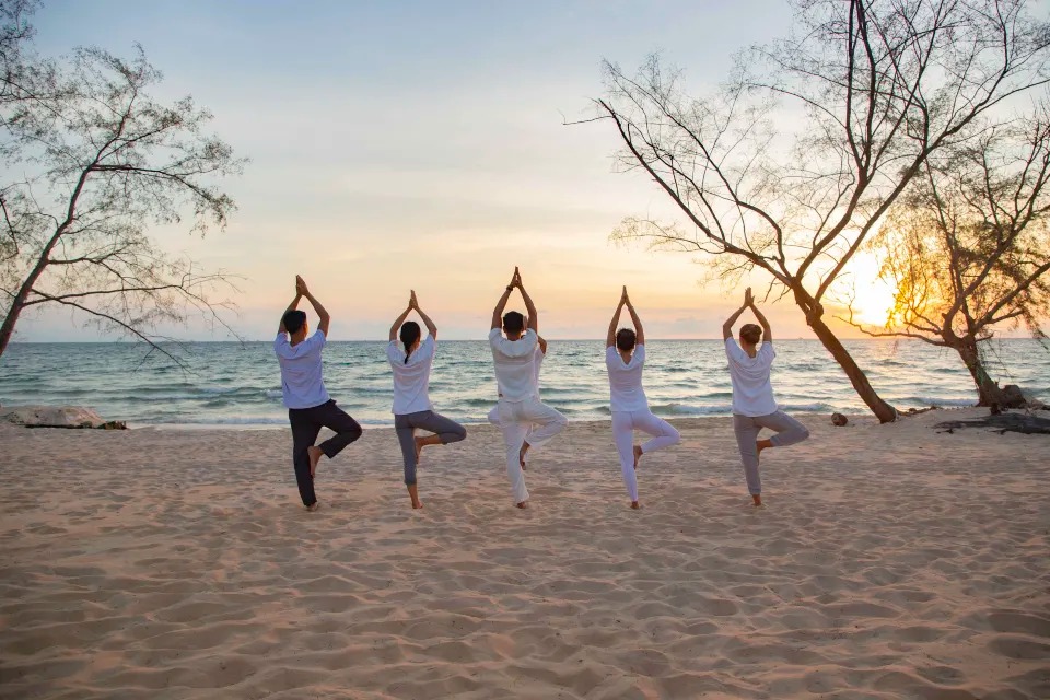 Hoạt động yoga Crowne Plaza Phú Quốc Starbay