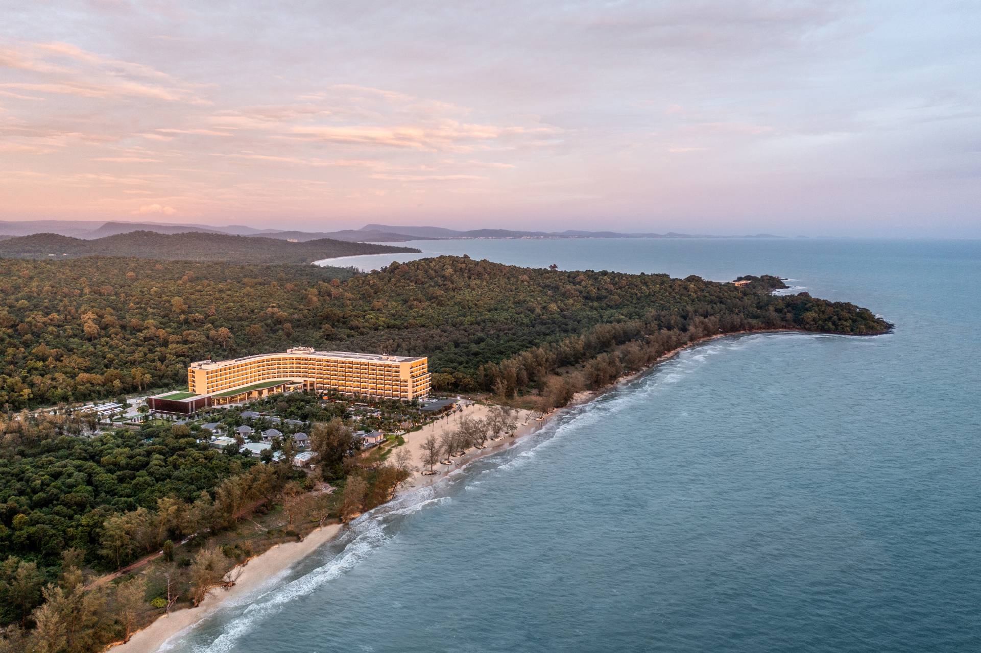 3N2Đ ở Crowne Plaza Phú Quốc Starbay + Vé khứ hồi + Đón tiễn sân bay + Ăn sáng chỉ 3.599.000 đồng/khách