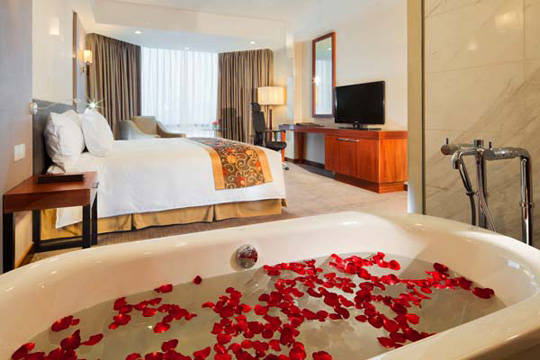 Hệ thống phòng nghỉ tại khách sạn hạng sang Crowne Plaza West Hanoi Hệ thống phòng nghỉ sang trọng tại khách sạn hạng sang Crowne Plaza