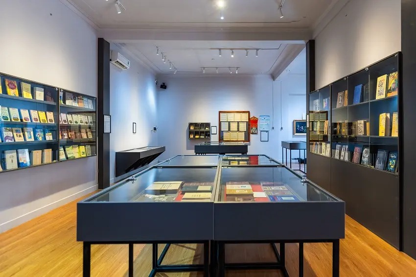 Ấn bản Truyện Kiều dịch nhiều ngôn ngữ tại CSO Gallery Hội An