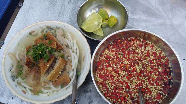 Bún chả cá ngon miệng trước khi ra đảo