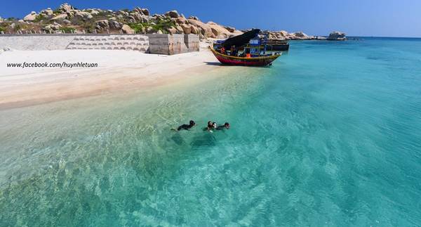 Đền thờ thần Nam Hải trên đảo Cù Lao Câu