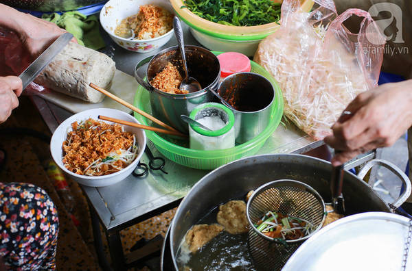Bánh đa cua Hàng Chĩnh ăn kèm giò Bánh đa cua Hàng Chĩnh ăn kèm giò