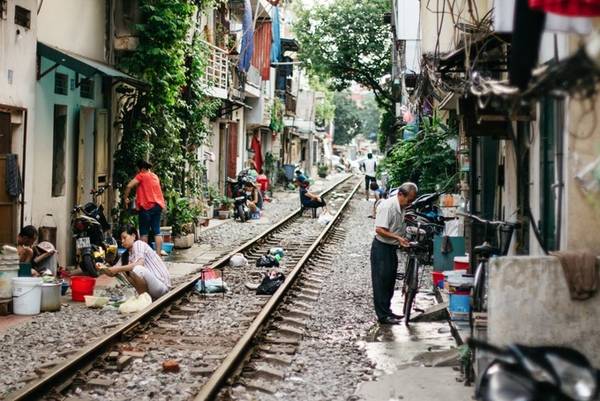 Xóm đường tàu Hà Nội ở khu vực Lê Duẩn gần ga Hà Nội