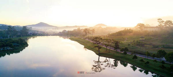 Bình minh Đà Lạt lung linh nhiều màu sắc như cõi thần tiên