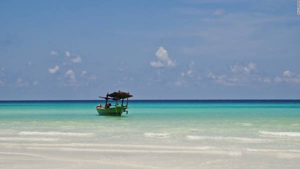 Bãi biển hoang sơ thanh bình tại đảo Koh Rong Campuchia