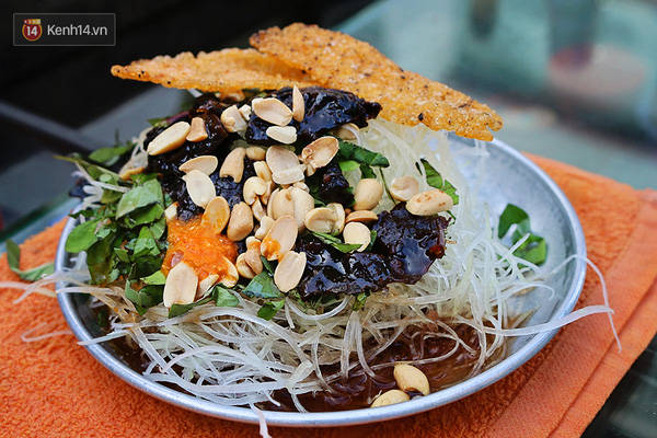 Quán gỏi bò trước cổng trường Nguyễn Thị Diệu Quán gỏi bò trước cổng trường Nguyễn Thị Diệu