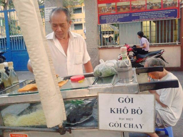 Chân dung chú bán gỏi bò lâu đời