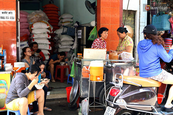 Không gian quán canh bún lâu đời tại Nghĩa Phát Không gian quán canh bún lâu đời tại Nghĩa Phát