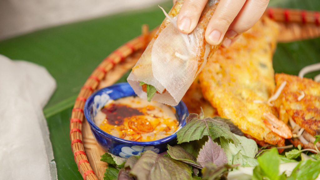 Bánh xèo tôm thịt Đà Nẵng tại lễ hội Đà Nẵng Food Tour 2025