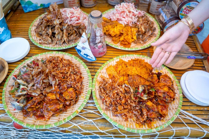 Sân khấu ca nhạc cực cháy tại lễ hội Đà Nẵng Food Tour 2026