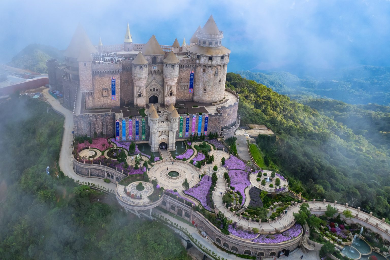Vẻ đẹp trên đỉnh Bà Nà. Ảnh: Sun World Bà Nà Hills