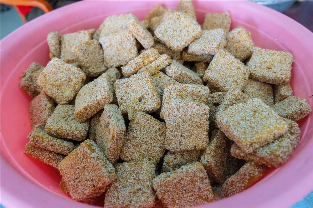 Bánh khô mè Cẩm Lệ - đặc sản Đà Nẵng làm quà