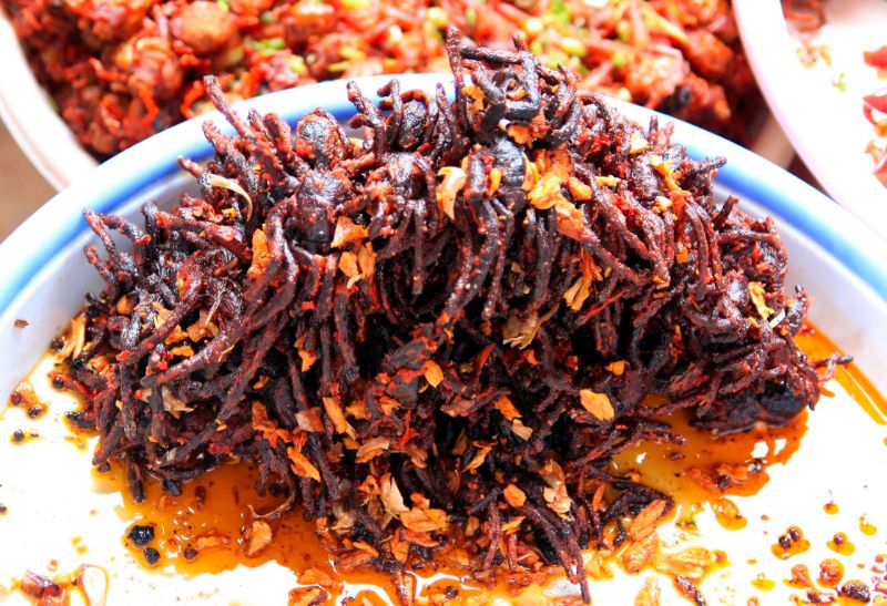 Côn trùng chiên đặc sản Campuchia