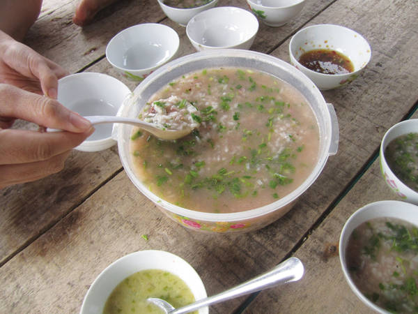Cháo nhum ngon tại đảo Nam Du