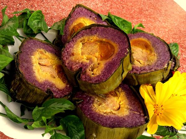 Bánh tét lá cẩm đặc sản miền Tây