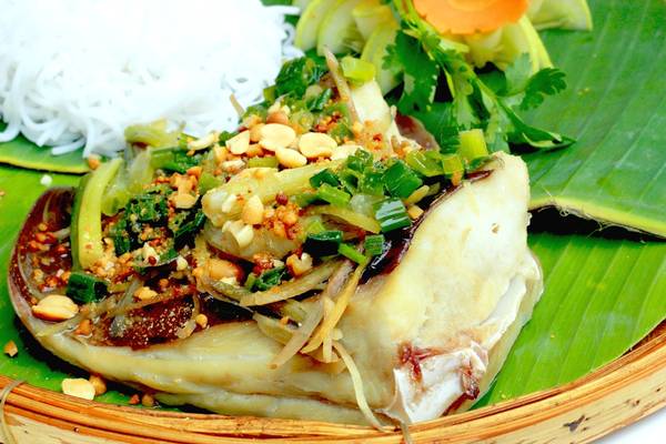 Đến Phan Thiết không thể bỏ qua đặc sản lẩu thả và cá lồi xối mỡ ngon nức nở