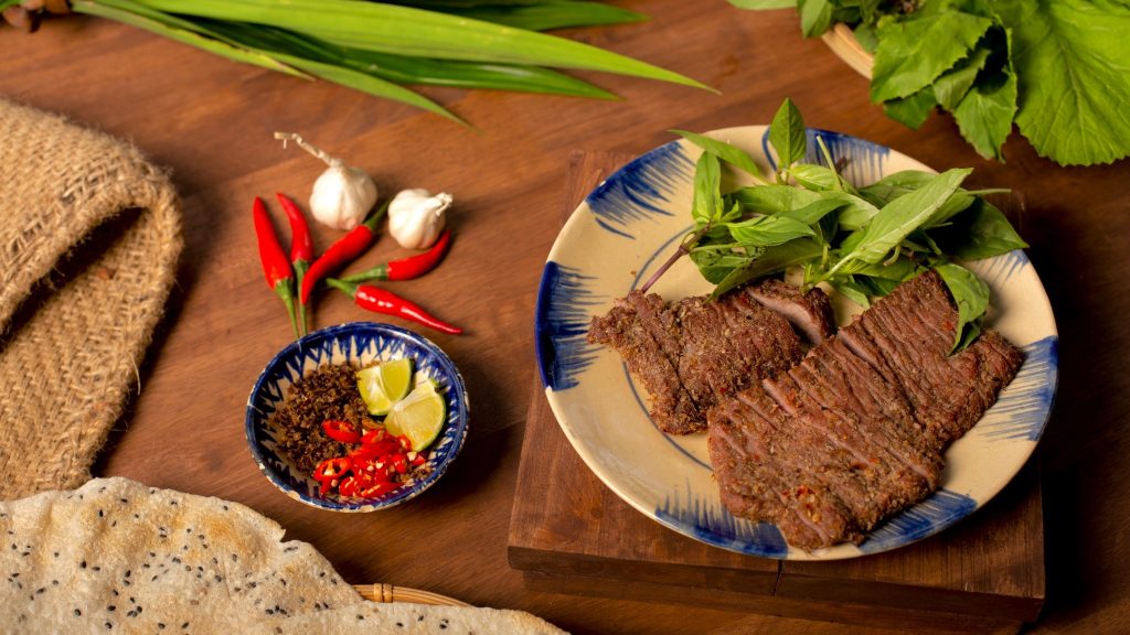Bò một nắng muối kiến vàng đặc sản Phú Yên