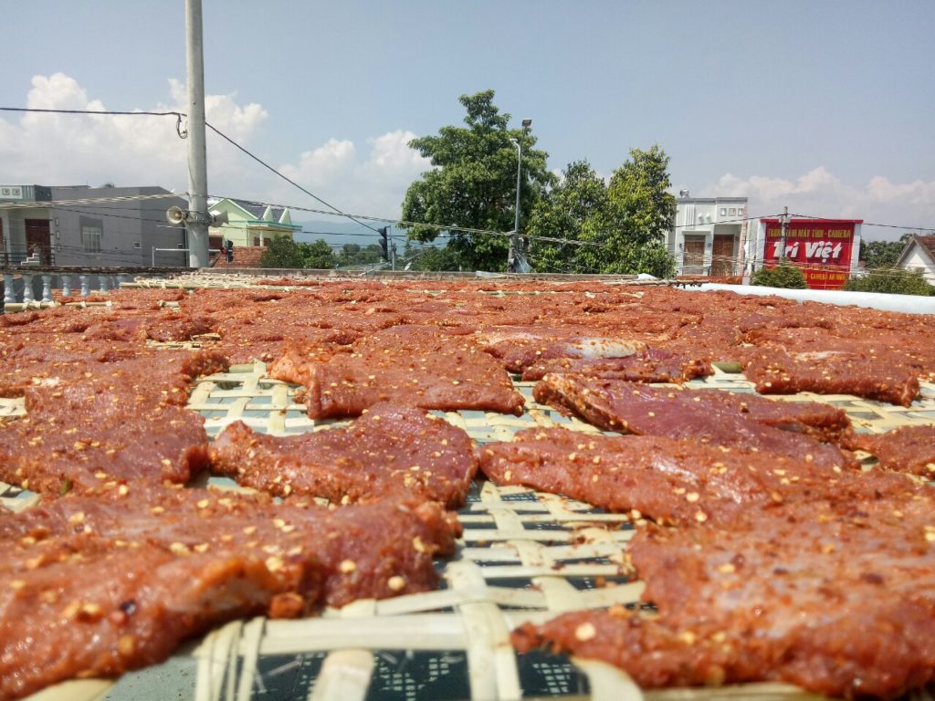 Phơi bò một nắng đặc sản Phú Yên