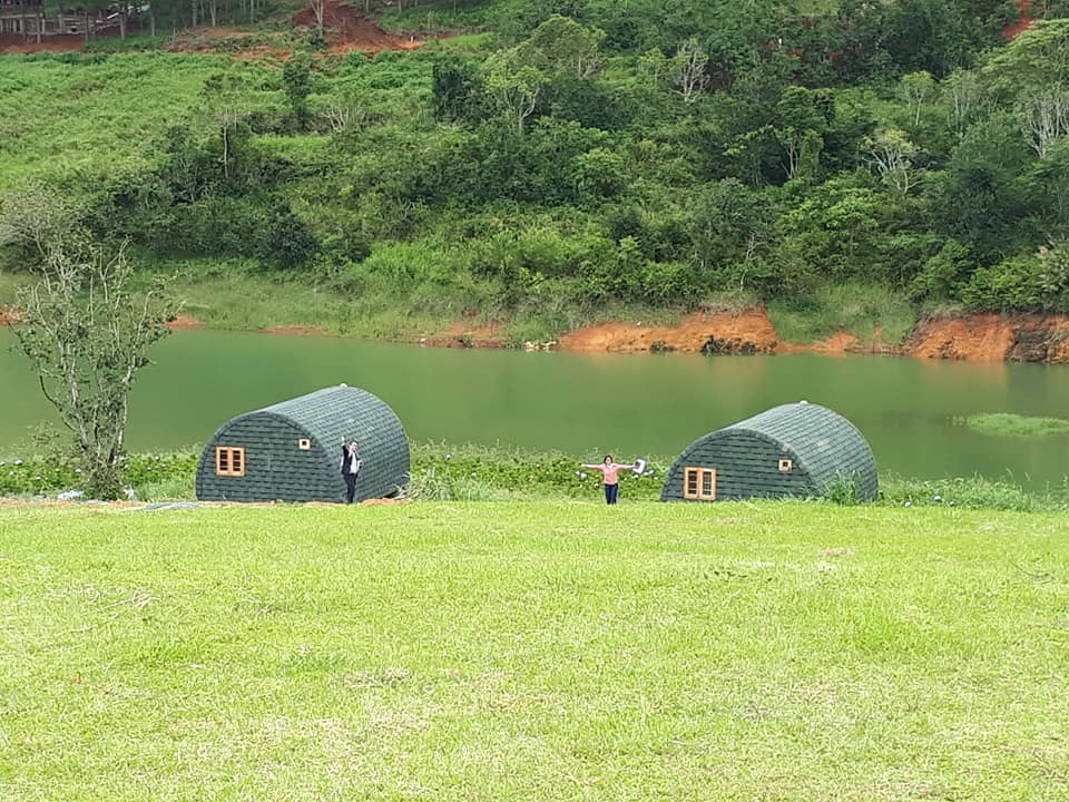 Hồ bơi Dalat Wonder resort hướng hồ Tuyền Lâm