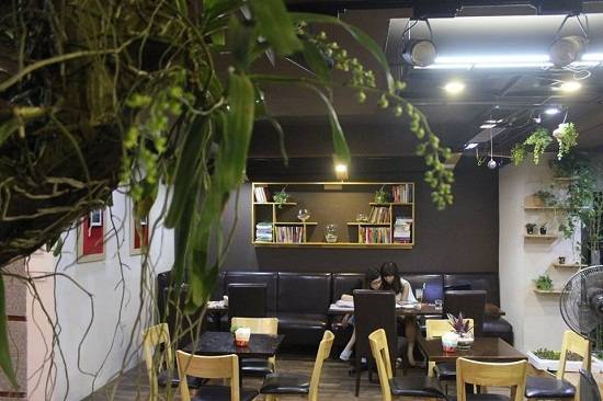 Góc ban công ngắm hoàng hôn tại Impiano Coffee Góc ban công ngắm hoàng hôn tại Impiano Coffee