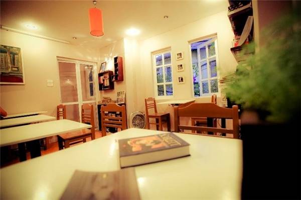 Le Petit Cafe quán cà phê sách Hà Nội phong cách Pháp Le Petit Cafe quán cà phê sách Hà Nội phong cách Pháp