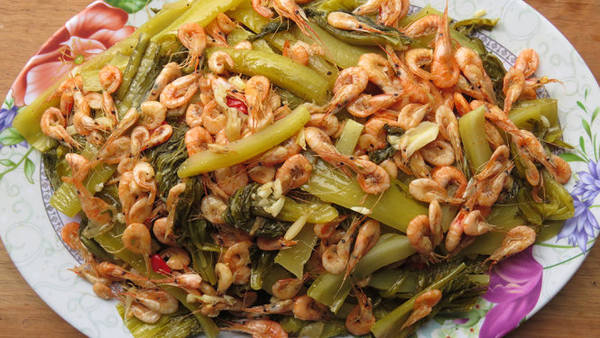 Món dưa cải chua xào tép - Ảnh: Minh Kỳ