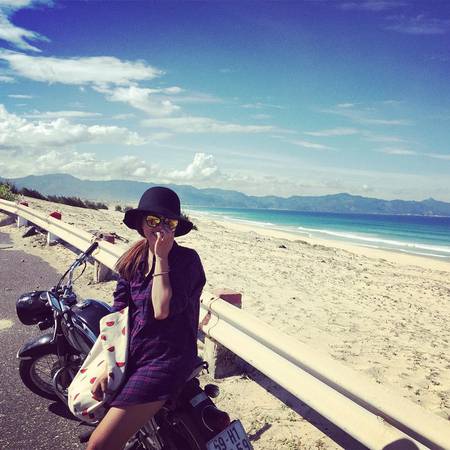 Bạn có thể di chuyển đến đây bằng xe khách chạy tuyến Sài Gòn - Nha Trang và ngược lại khởi hành hằng ngày với các hãng xe như Phương Trang, Mai Linh, Trà Lan Viên… Sau đó, từ Nha Trang bạn thuê xe máy đi Đầm Môn. Ảnh: peo_u