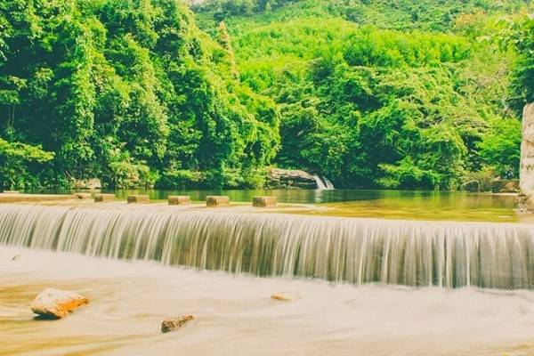 Trượt thác nước - hoạt động du lịch mạo hiểm Đà Nẵng