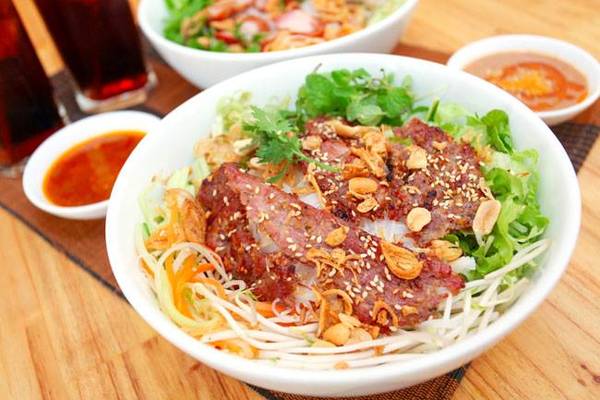 Bún thịt nướng Đà Nẵng hấp dẫn