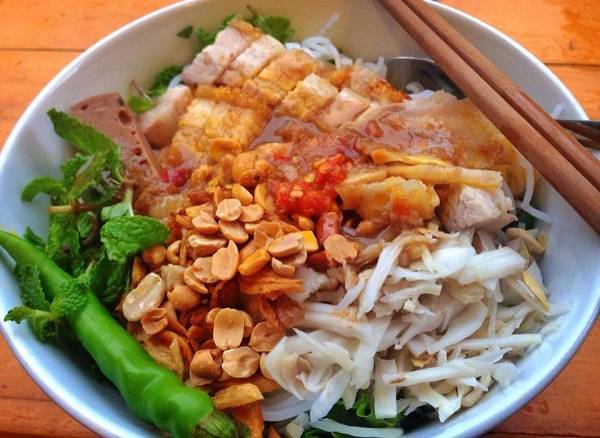 Bún mắm tại quán bún ngon Đà Nẵng