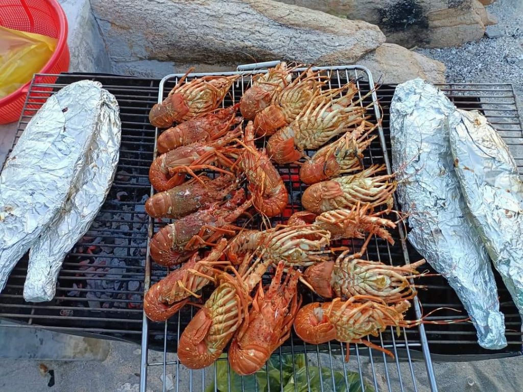 BBQ tôm hùm trên đảo Bình Ba