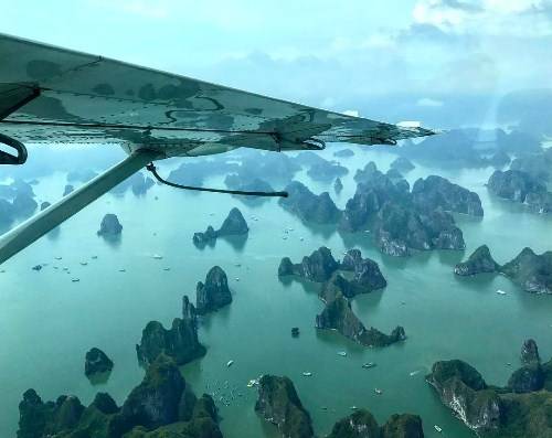 Ảnh vịnh Hạ Long từ trên cao được đạo diễn phim Kong chia sẻ. Ảnh: Jordan Vogt-Roberts.