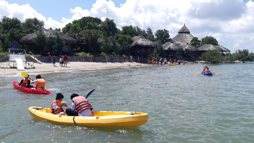 Chèo kayak. Ảnh: marinaroom.com.vn