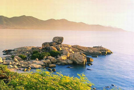 Hòn Chồng thắng cảnh nổi tiếng của du lịch Nha Trang