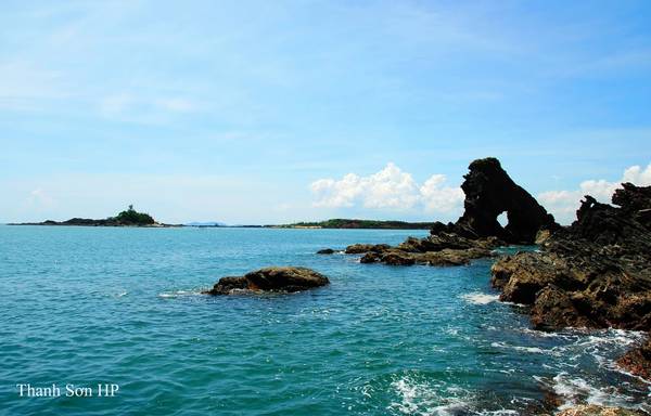 Ghềnh Đá Bàn trên đảo Tam Hải