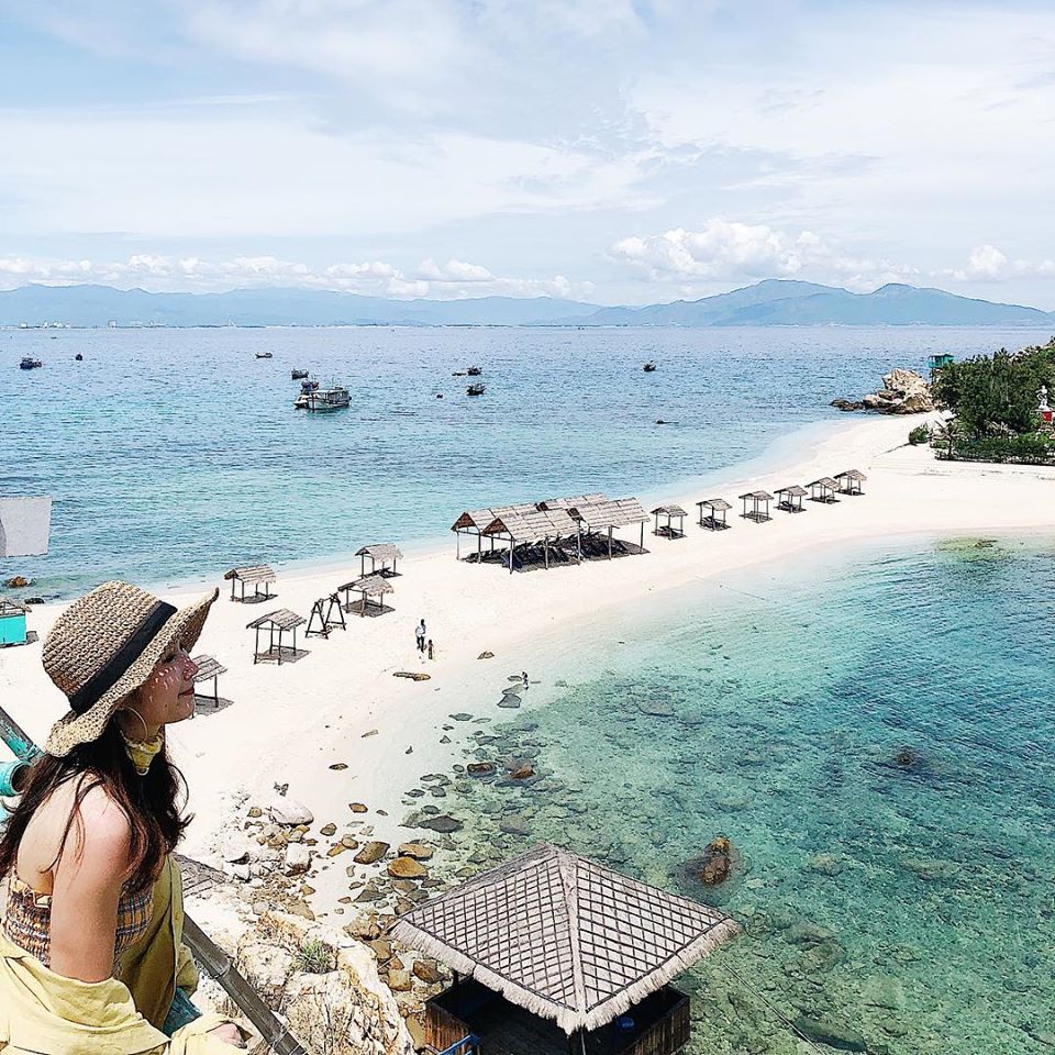 Cầu gỗ check-in tại đảo Yến Nha Trang