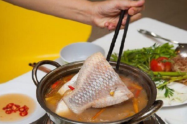 dap-tan-cai-nong-ngay-he-voi-mon-lau-chua-ca-dieu-hong-thanh-mat-ivivu-3