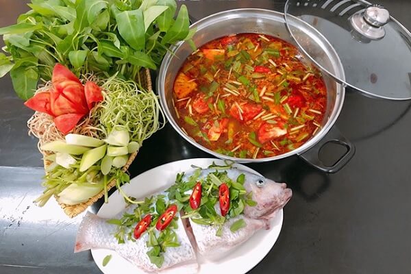 dap-tan-cai-nong-ngay-he-voi-mon-lau-chua-ca-dieu-hong-thanh-mat-ivivu-4