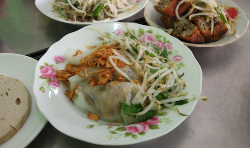 Quán ăn ngon Sài Gòn - Bánh cuốn Tây Hồ tại 127 Đinh Tiên Hoàng, quận 1