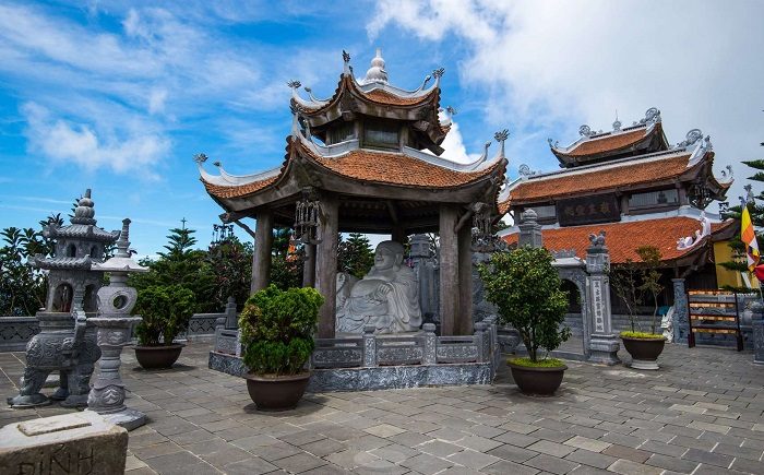 den-ba-chua-thuong-ngan-1-700x435