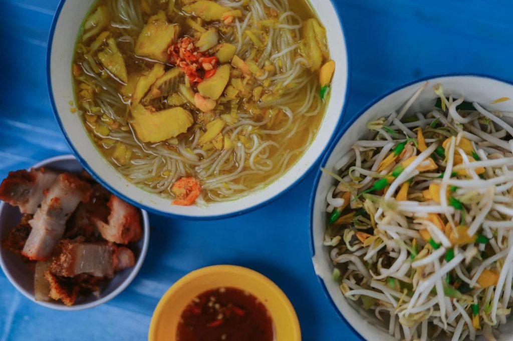 Bún cá cô Lệ có thêm heo quay
