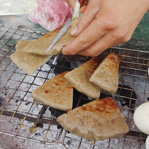 Bánh tam giác mạch Hà Giang Bánh tam giác mạch Hà Giang mua tại chợ phiên