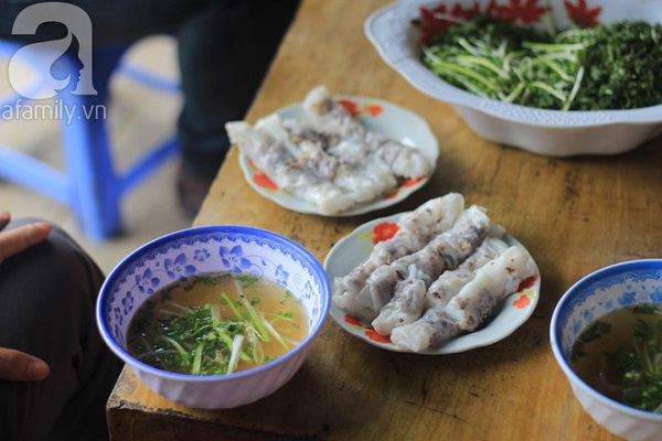 Bánh cuốn Hà Giang Bánh cuốn Hà Giang ăn kèm nước dùng xương