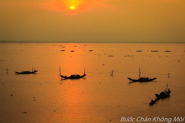 Hoàng hôn trên phá Tam Giang.